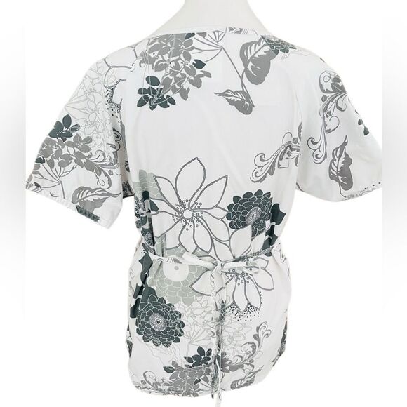 (2) Uniform Advantage UA Women’s scrub tops, set of (2), size small. - Picture 2 of 9